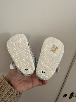 Παππούτσια νούμερο 18 καινούργια
