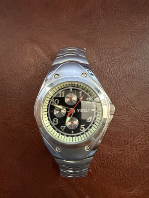 Yideli vintage wristwatch used, grey