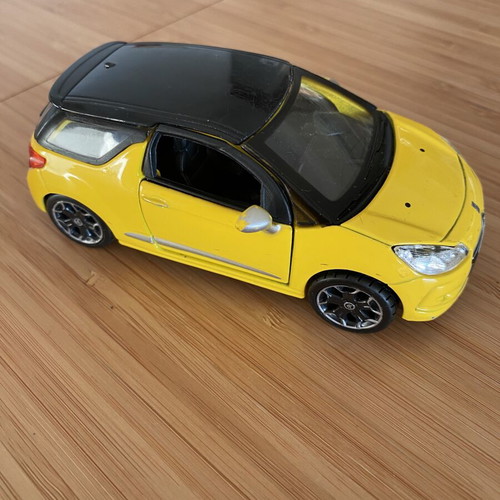 Bburago Citroën DS3 1:32 diecast model used, yellow with black roof