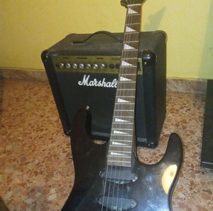 Κιθάρα Stagg και ενισχυτής Marshall G15RCD CD