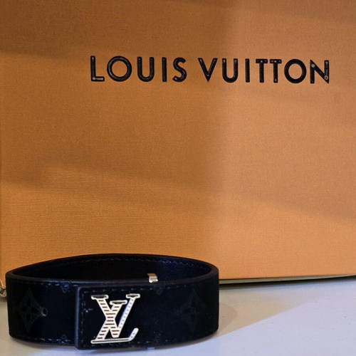 Louis Vuitton unisex bracelet made of natural leather and suede like new