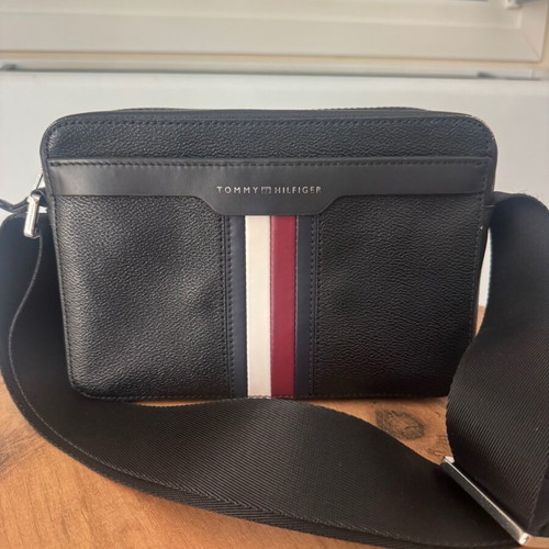 Tommy Hilfiger crossbody bag new, black