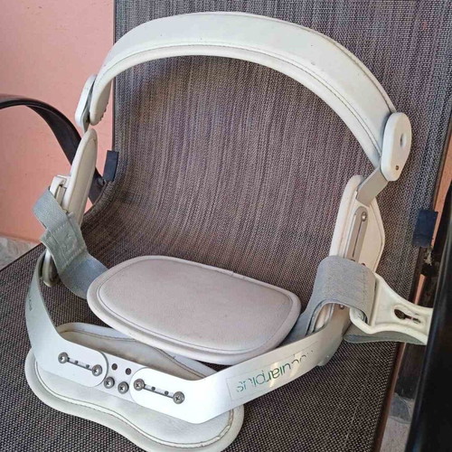 Three-point body brace like new, size medium