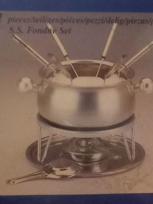 Geist kitchen fondue set, new in box with accessories