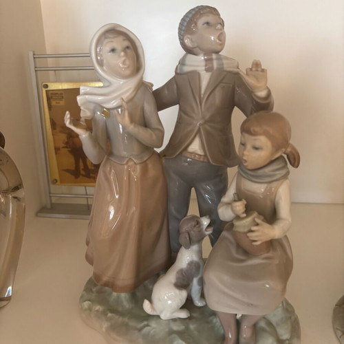 Lladró Christmas Carols Porcelain Figurine like new, vintage 1973
