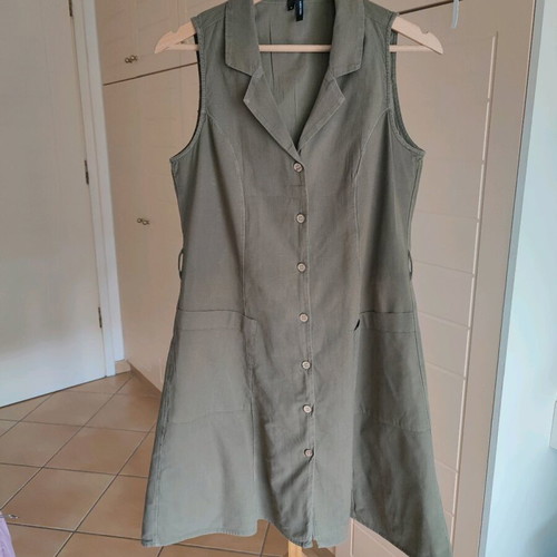 Vero Moda sleeveless dress like new, khaki with collar and fabric belt