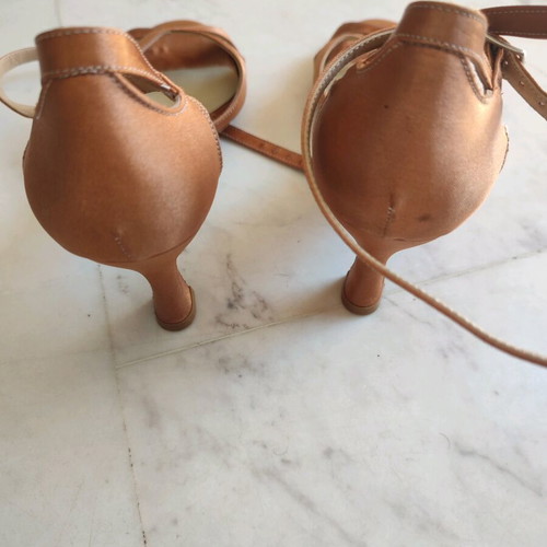 Latin dance shoes satin like new, size 36, gold