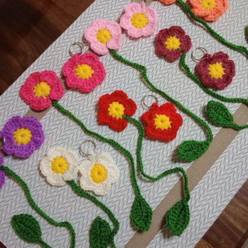 Handmade crochet daisy bookmark and keychain set new