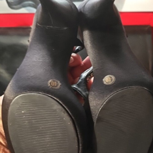 Laura Bagatti satin heels size 40 brand new black