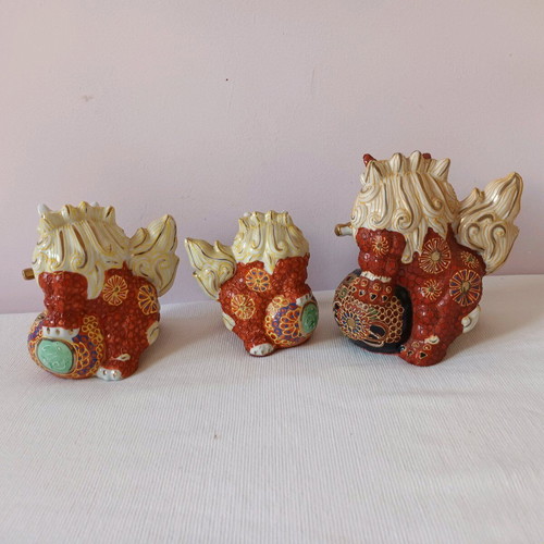 Chinese guardian lions (foo dogs) like new, porcelain set of 3