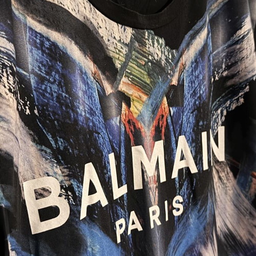Balmain Printed Logo T-shirt like new, size L, black multicolor
