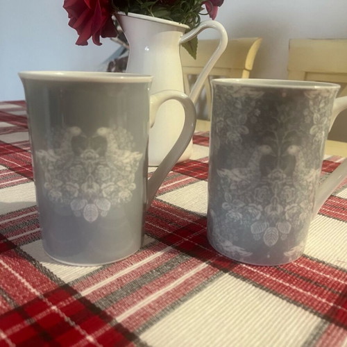 English Home mugs like new, set of 2 romantic style