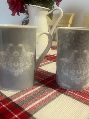 English Home mugs like new, set of 2 romantic style