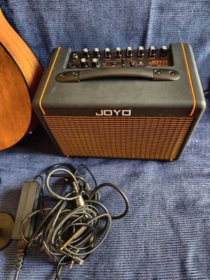 Guitar, speaker, microphone set with cables
