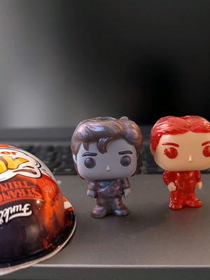 Kinder Joy Stranger Things Funko Steve & Max Upside Down, σαν καινούργιο