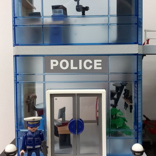 Playmobil 5182 Police Station set like new