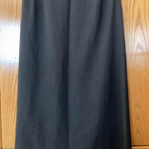 Asymmetric black skirt like new with pleat and front slit