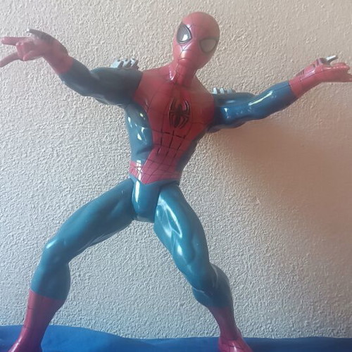 Spiderman giant figure 30cm like new, battery operated