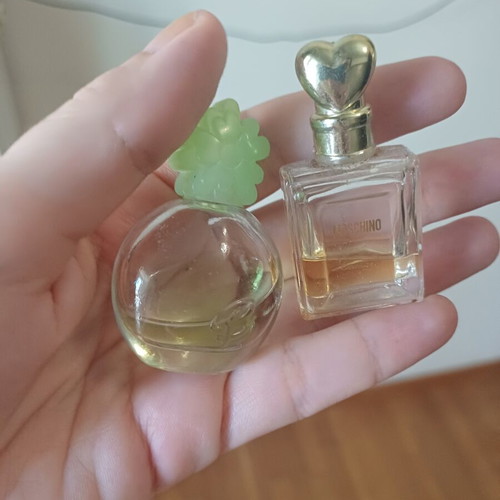 Mini perfumes set new, collectible bottles with some fragrance