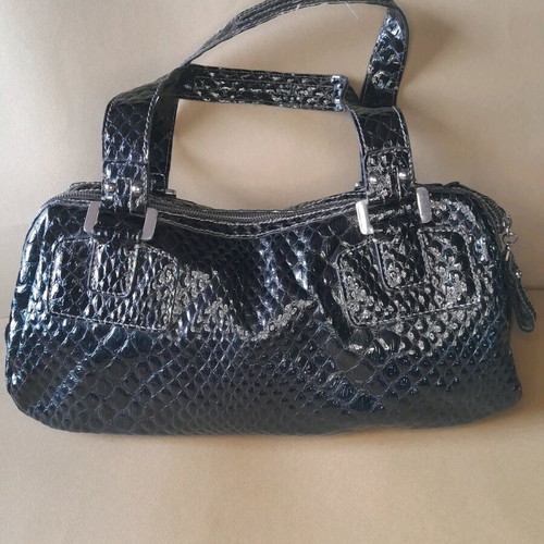 Guess bag patent leather with croc pattern like new, black