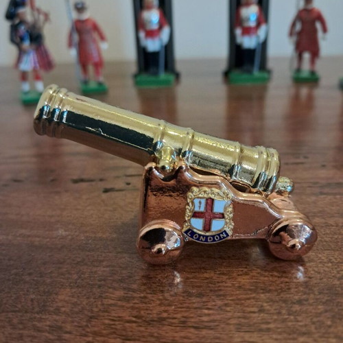 English Royal Guard figures like new, height 5.5 cm