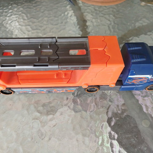 Mattel Hw Deluxe truck like new
