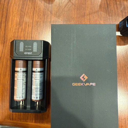 Geekvape Aegis Legend 3 mod kit like new with charger and liquid