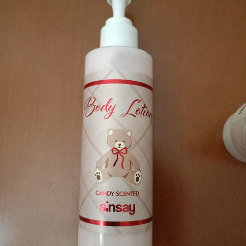Sinsay Candy Scented Skin Care Set like new with teddy bear