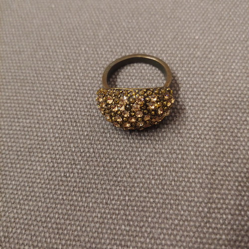 Bronze ring with gold crystals like new