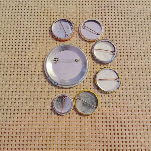 Vintage pins set of 7 used, oldschool style