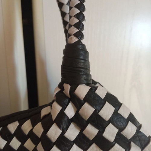 Black and white chic shoulder bag with flower detail