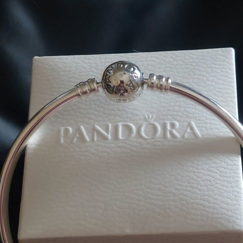 Pandora bracelet new with round clasp, sizes 18 and 21 cm