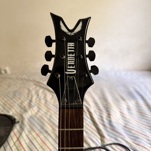 Dean Vendetta XM electric guitar with Washburn G-10 amplifier bundle