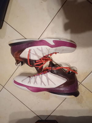 Αθλητικά Nike μεταχειρισμένα, νούμερο 45, άσπρα και μωβ