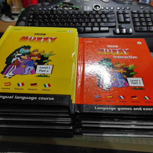 Language learning books for 5 foreign languages like new, 15 volumes with DVD