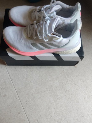Adidas Astrarun women's sneakers size 40 like new, white