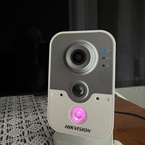 Hikvision surveillance camera like new DS-2CD2410F-IW 1MP