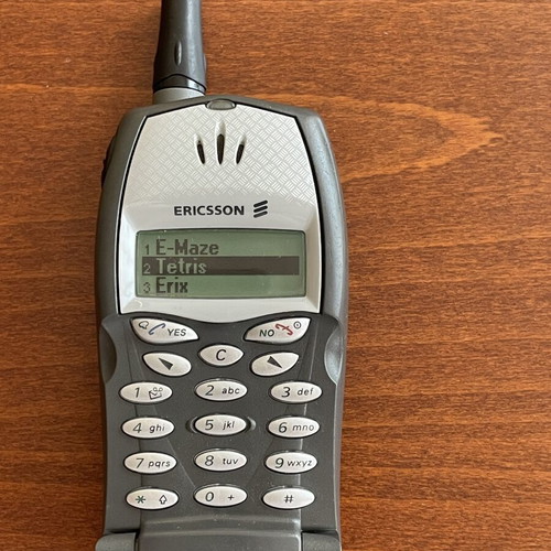 Ericsson T20e mobile phone