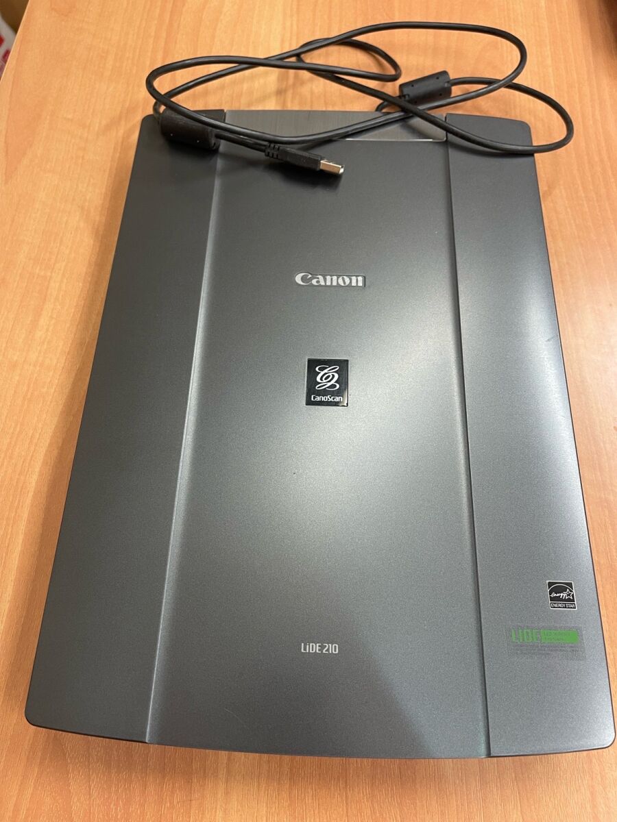 Amazon | Canon フラッドベッドスキャナー CanoScan 9000F A4対応 高精細CCDセンサー 9600dpi(フィルム)  発色LED搭載 35mmフィルム12コマ連続スキャン 本体内蔵ACアダプタ | キヤノン | フラットベッドスキャナ 通販
