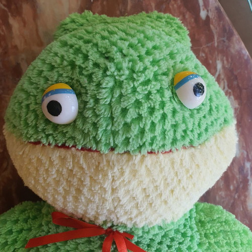 Frog plush toy like new