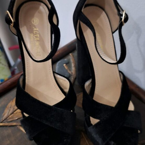 Alta Moda black velvet sandals used, size 38