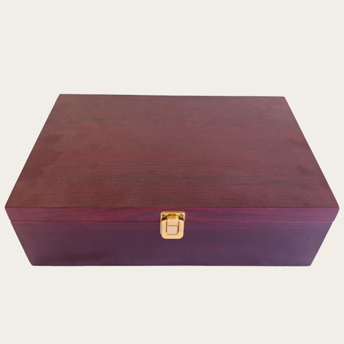 Wine box new with accessories and gift