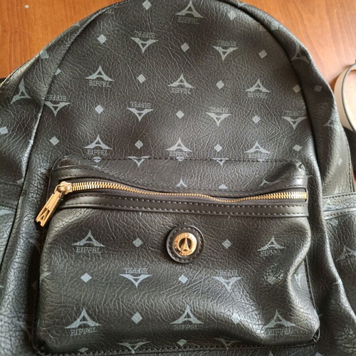La tour de Eiffel large backpack like new, black