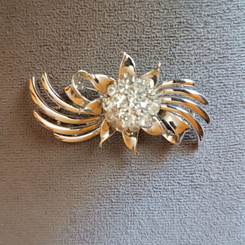 Women's flower brooch with white stones like new