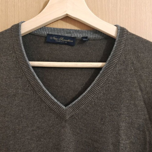 V-neck pullover like new, size XXL, gray and beige