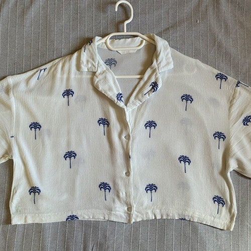 H&M Blue Palm Tree Cropped Resort Shirt like new
