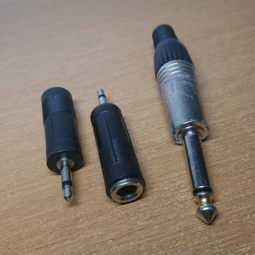 Audio cables and accessories used, pack