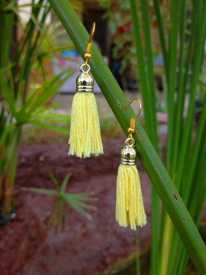 Σκουλαρίκια Luna κρεμαστά με φούντες κίτρινα νέα