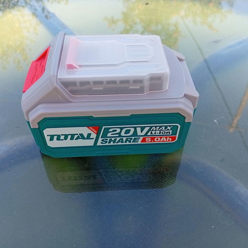 Total 5Ah Battery and Charger like new for garden tools