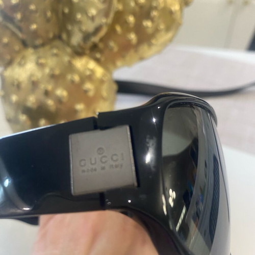 Gucci sunglasses used, black, with case